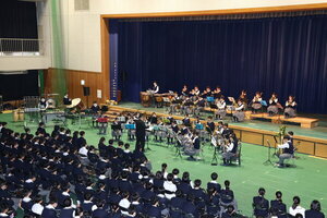 吹奏楽部の演奏