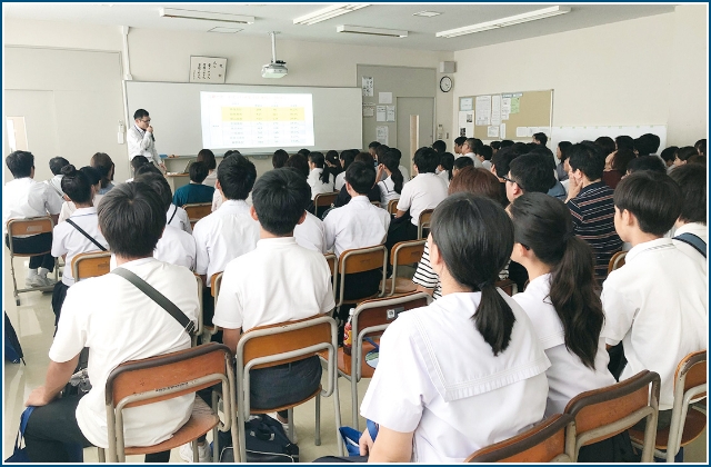 ミニ説明会、個別相談、生徒によるコース紹介の様子