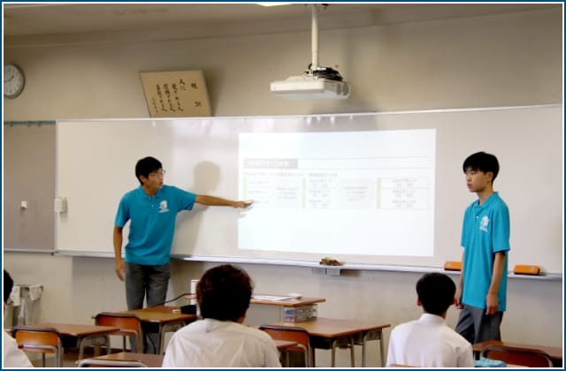 ミニ説明会、個別相談、生徒によるコース紹介の様子